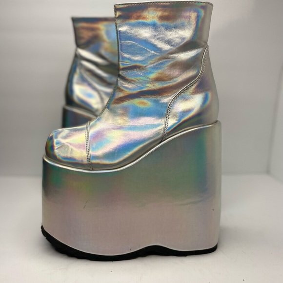 Demonia Cyberdelia Hologram Platform Boots - Picture 2 of 12